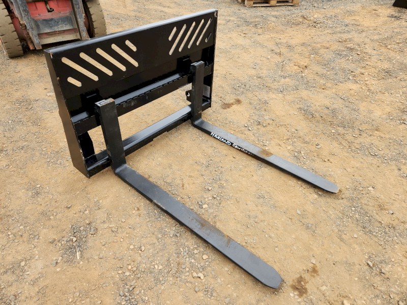 2T Tractor Loader Forks. Challenge Aus Hitch