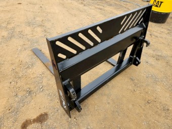 2T Tractor Loader Forks. Challenge Aus Hitch