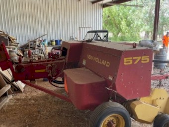 New Holland 575 Square Baler