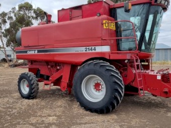 Case IH 2144 Header with 25ft Flex Front and Trailer