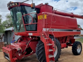 Case IH 2144 Header with 25ft Flex Front and Trailer