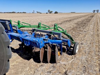 2010 Grizzly Renovator with Kelly Chain Harrows