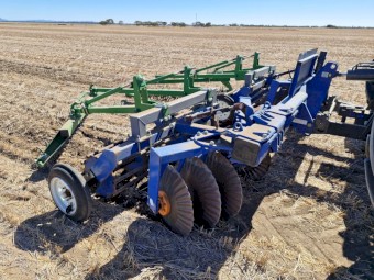 2010 Grizzly Renovator with Kelly Chain Harrows