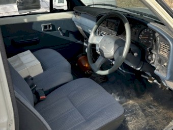 1990 hilux 2wd petrol air conditioned 