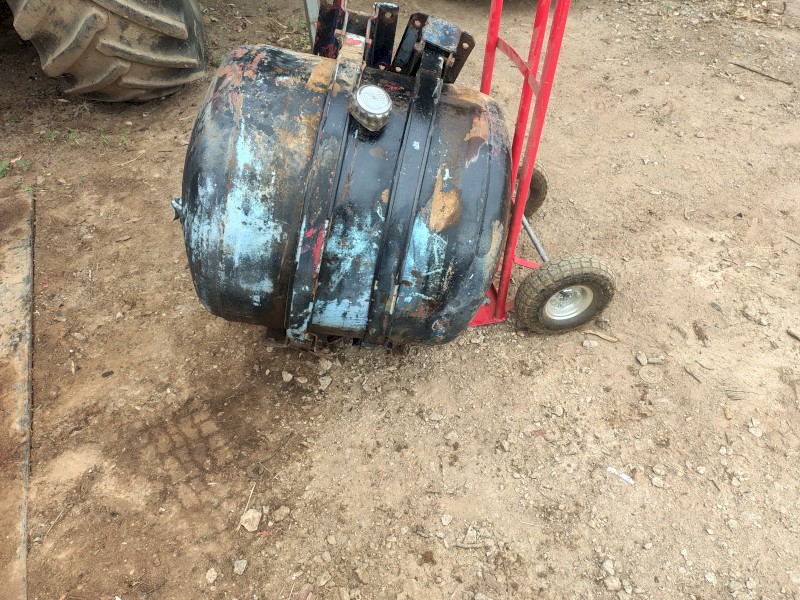 Hydraulic oil tank