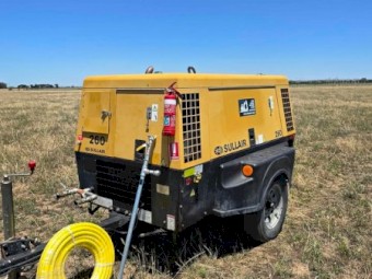 Sullair 260 cfm Rotary Screw Compressor with Blowgun & Air hose