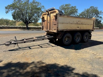 2007 Moore Tri Axle Pig Trailer