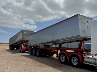 Complete road train tipping trailers and dolly