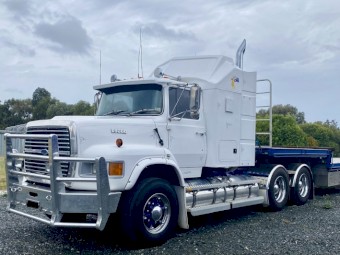 1991 Ford Louisville LTS 9000 Prime Mover