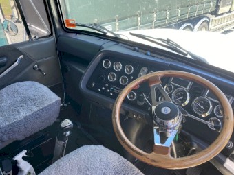 1991 Ford Louisville LTS 9000 Prime Mover