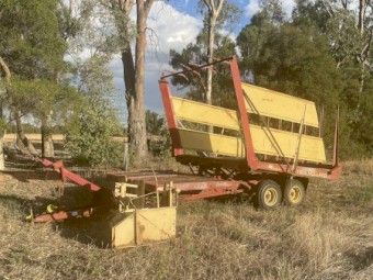 New Holland 1096 Bale Stacker