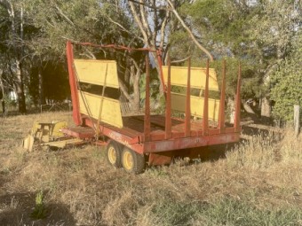 New Holland 1096 Bale Stacker