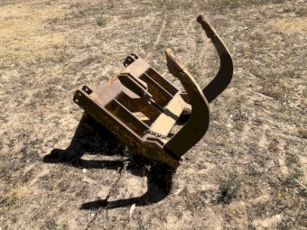 Ripper three point linkage 