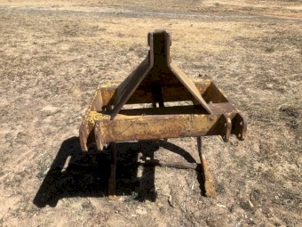 Ripper three point linkage 