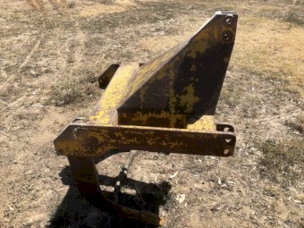 Ripper three point linkage 