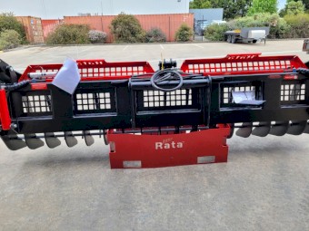 3.4 M Hydraulic Power claw. Brand New. Manitou Hitch.