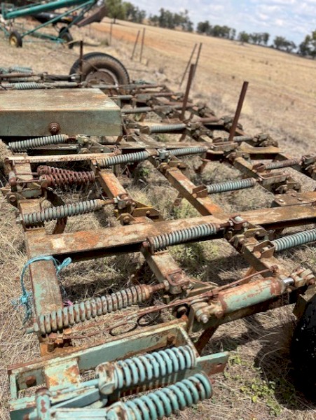 John Shearer  33 tine Scarifier