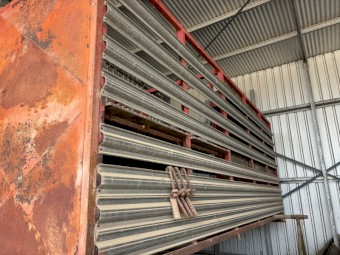 Stock crate with stands