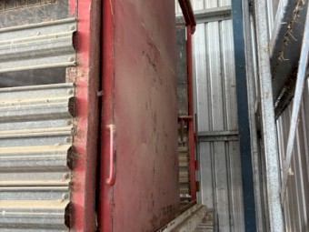 Stock crate with stands