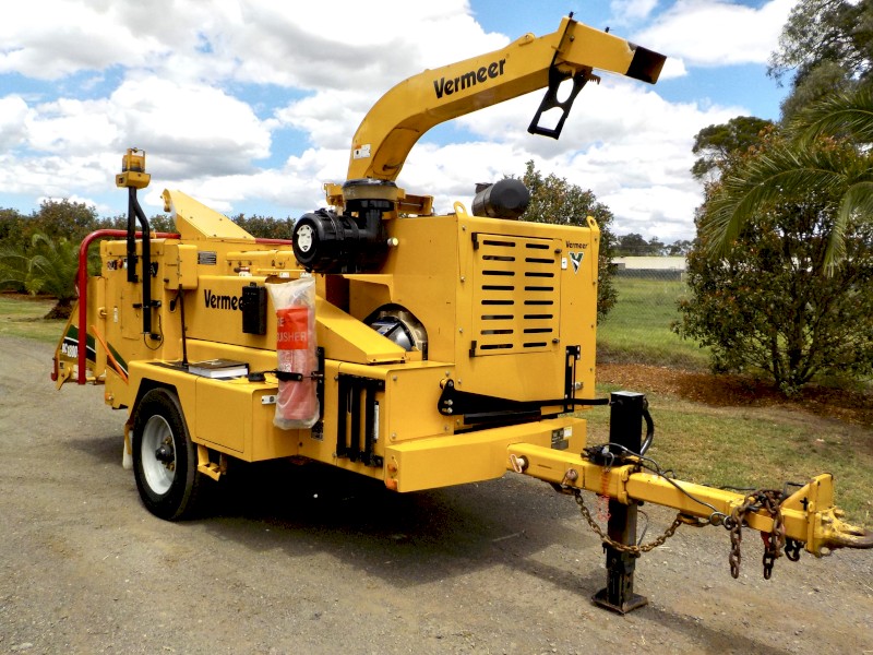 4/2017 VERMEER BC1800XL SMART FEED COMMERCIAL 19" DIESEL 170hp WOOD CHIPPER