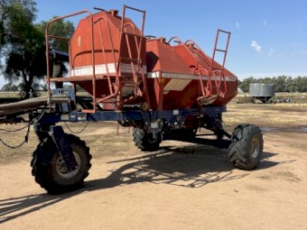 Morris 3 bin 7130 tow behind cart 