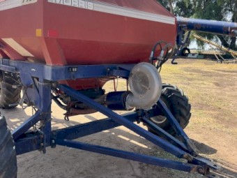 Morris 3 bin 7130 tow behind cart 