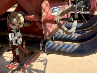 Morris 3 bin 7130 tow behind cart 