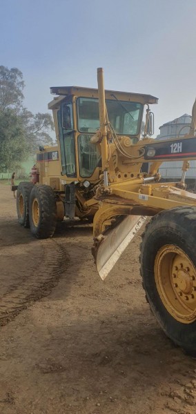 2000 Cat 12H Grader 
