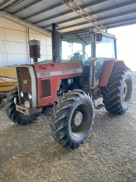 Massey Ferguson 3525 tractor