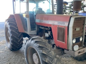 Massey Ferguson 3525 tractor