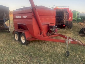 Bromar Multifeeder feed out cart