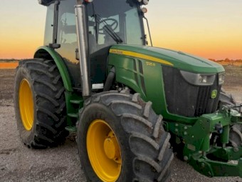 2017 John Deere 5125R Tractor