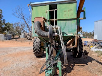 Smale 4 Bin Milt-Seeder Variable Rate Air Cart