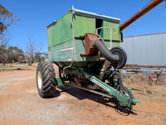 Smale 4 Bin Milt-Seeder Variable Rate Air Cart