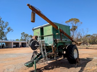 Smale 4 Bin Milt-Seeder Variable Rate Air Cart