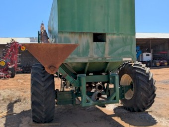 Smale 4 Bin Milt-Seeder Variable Rate Air Cart