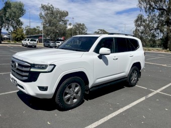 2022 300 series  Toyota landcruser wagon  VX model 