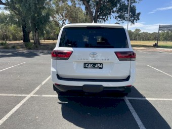 2022 300 series  Toyota landcruser wagon  VX model 