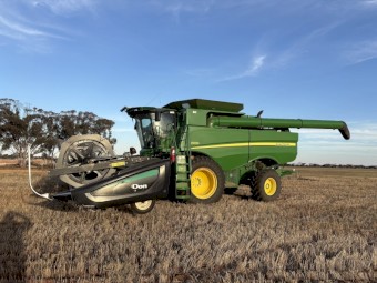 John Deere s670+d65 macdon
