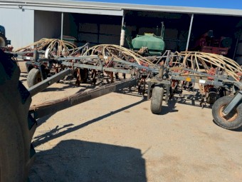 Flexicoil 820 bar &Simplicity 3 bin 6000 cart