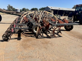 Flexicoil 820 bar &Simplicity 3 bin 6000 cart