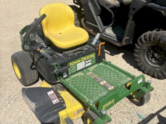 John Deere Z335E 110 Ride on Lawnmower