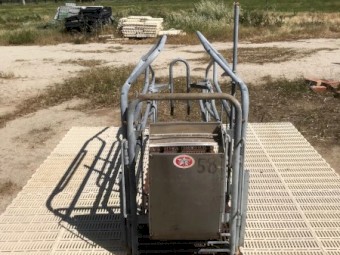 Piggery farrowing Crates x 31