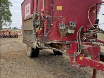 BvL Dual Blade Mixer Wagon
