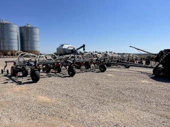 Flexicoil ST820 and 2320 Seed Cart
