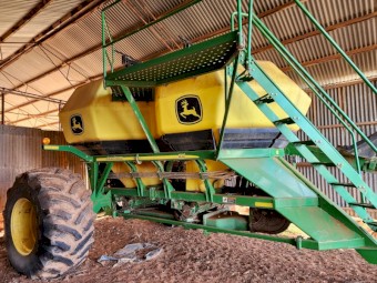 John Deere 1910 Air Cart