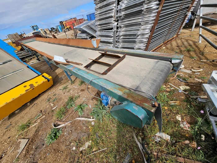 Conveyor - 890mm wide x 10,000mm Long