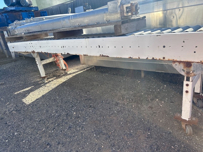 Roller conveyor on wheels 