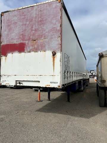 1980 Freighter Curtian Side Trailer