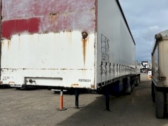 1980 Freighter Curtian Side Trailer